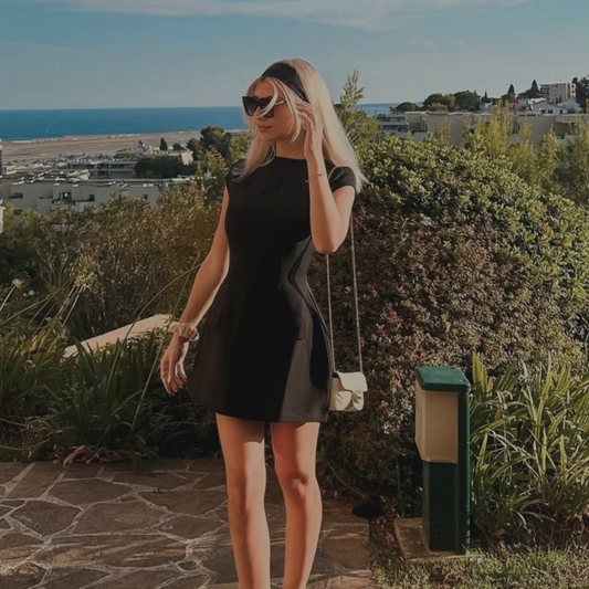 Minivestido negro elegante con bolsillos - Esencial de moda de verano